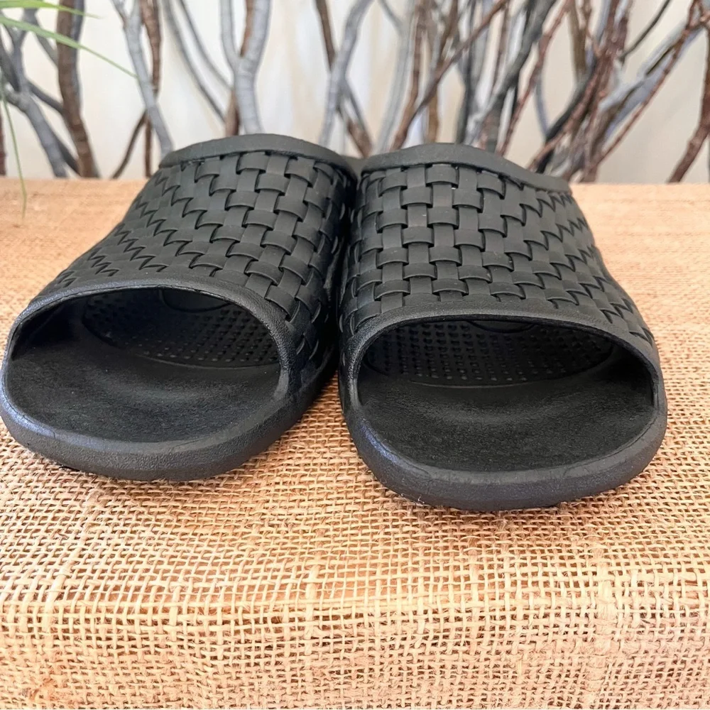OluKai Men’s Black Torino Rubber Flip Flop Slides Size XXL 12-13